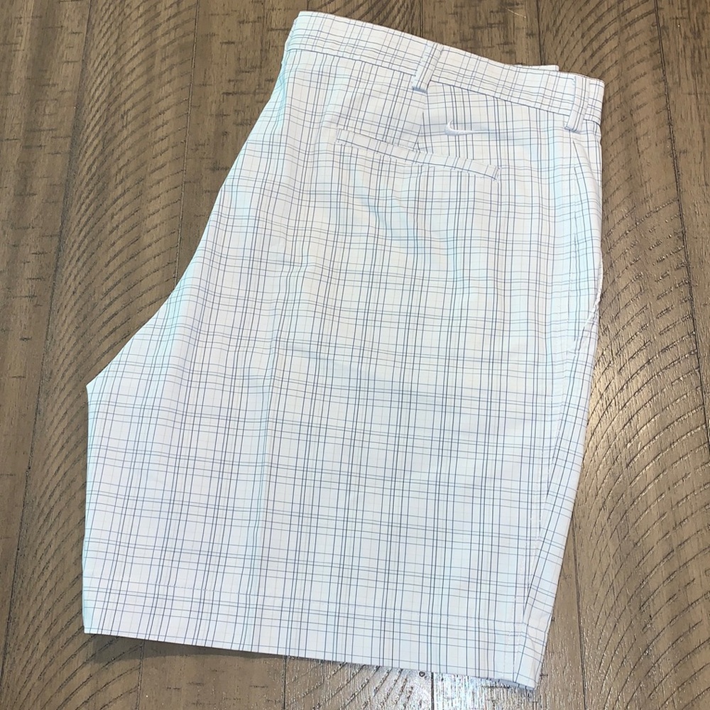 Men’s Nike Golf shorts size 40